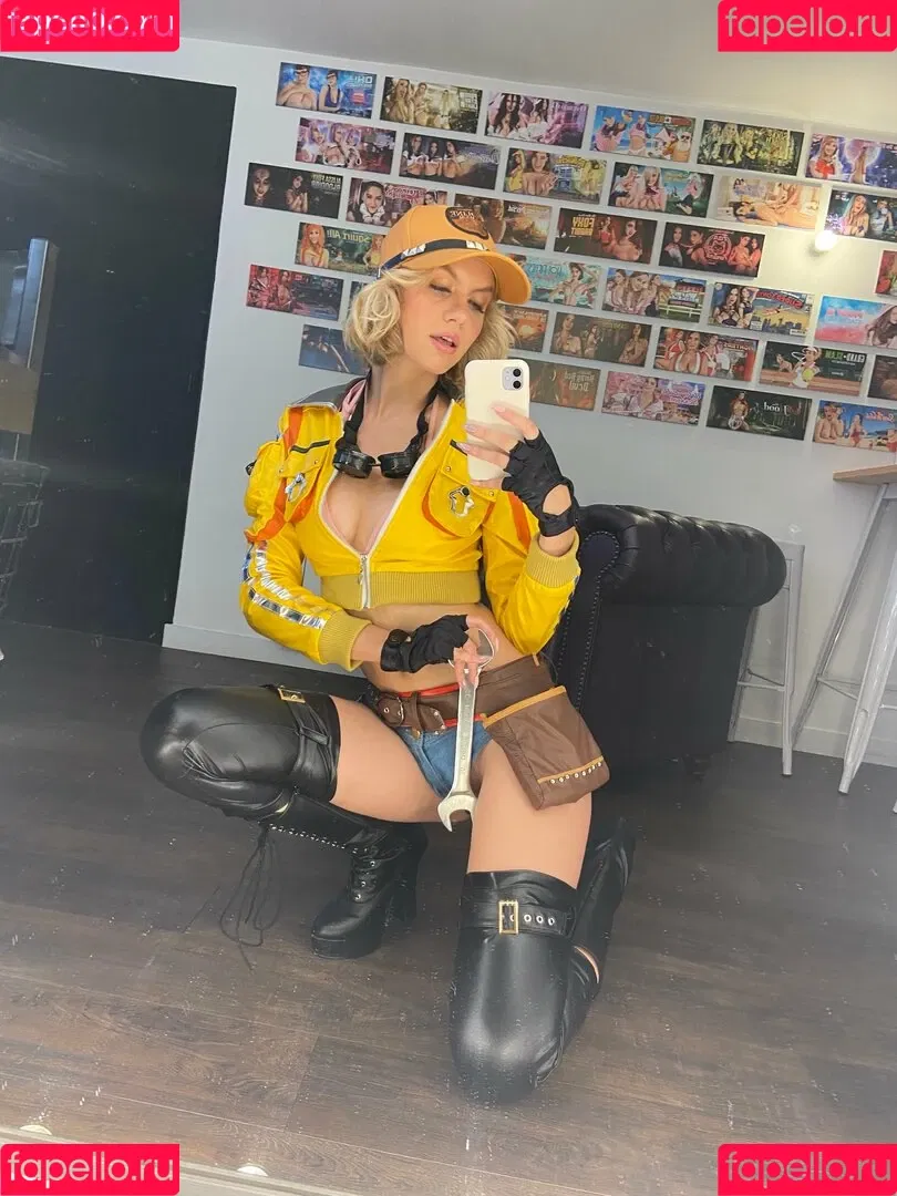 layanadevis Onlyfans Photo Gallery 