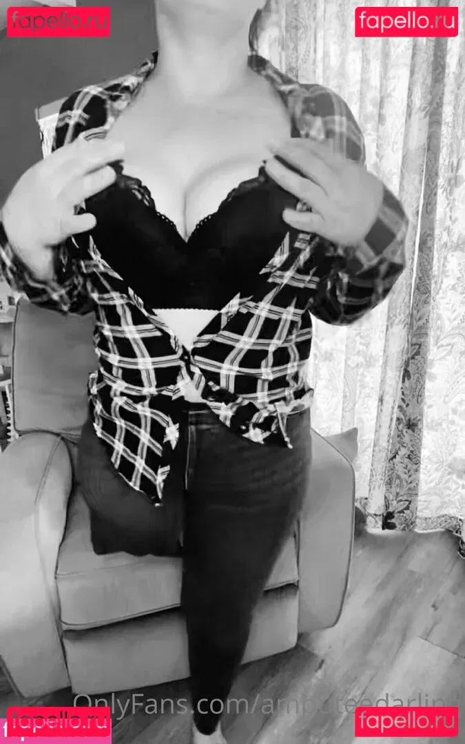 amputeedarling Onlyfans Photo Gallery 