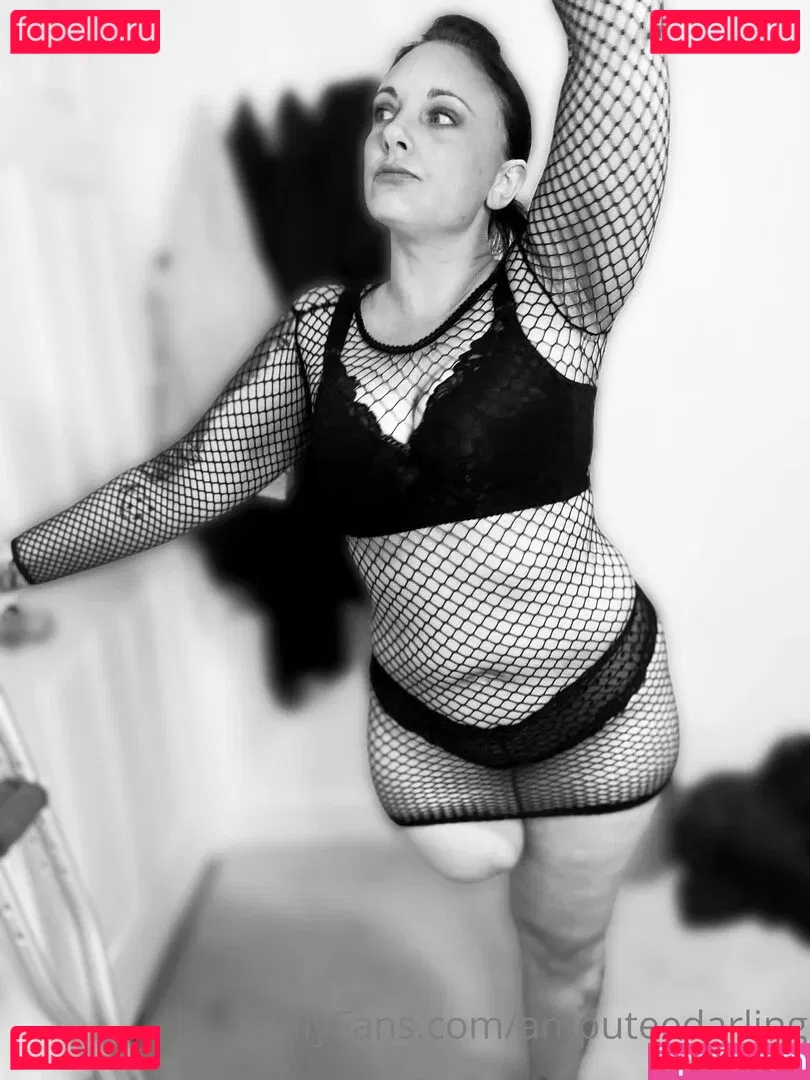 amputeedarling Onlyfans Photo Gallery 
