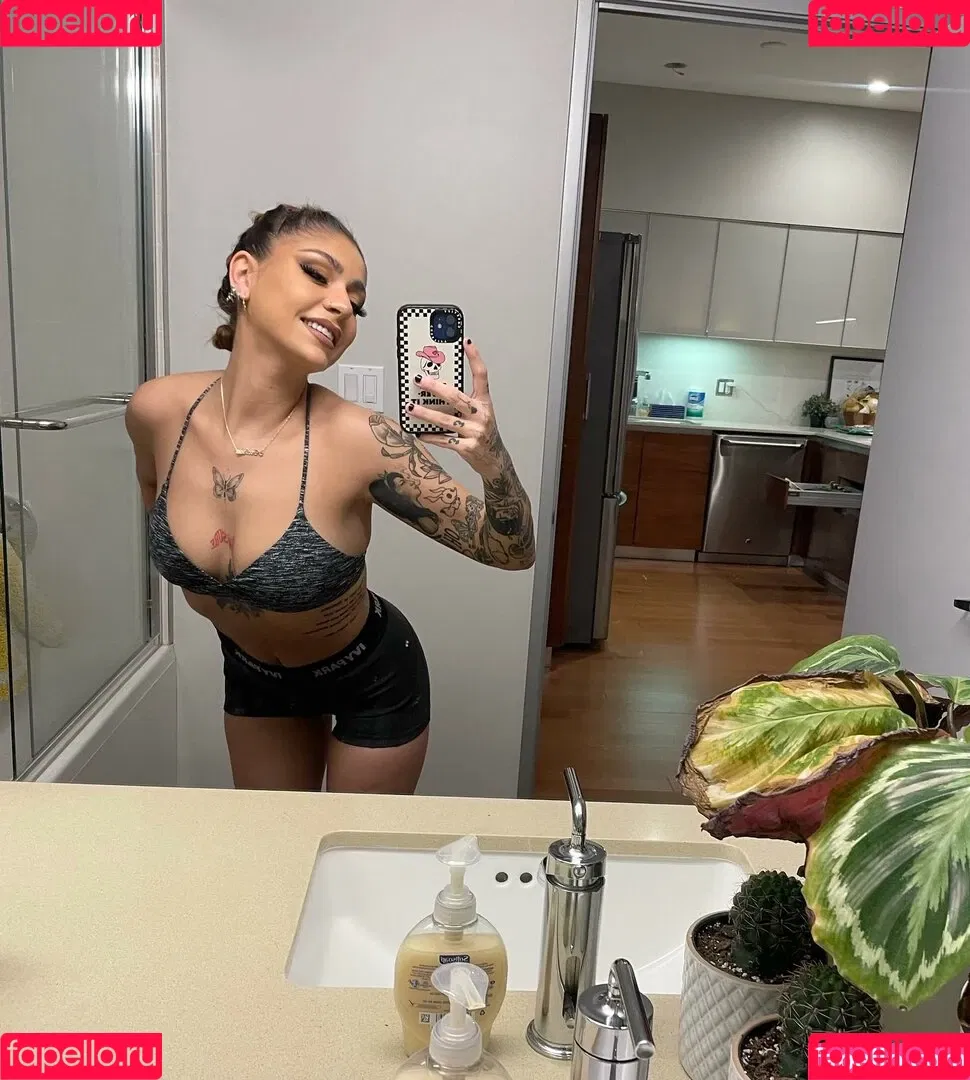 Andrea Russett Onlyfans Photo Gallery 