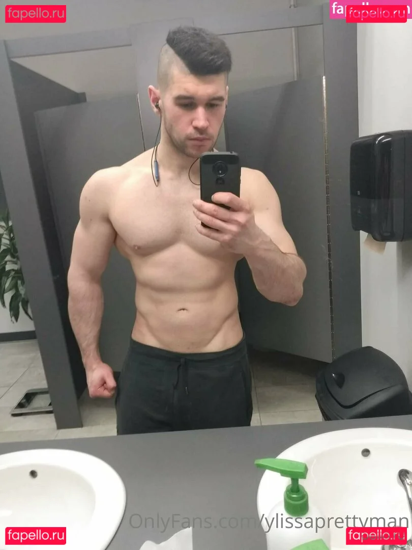 ylissaprettymanfree Onlyfans Photo Gallery 