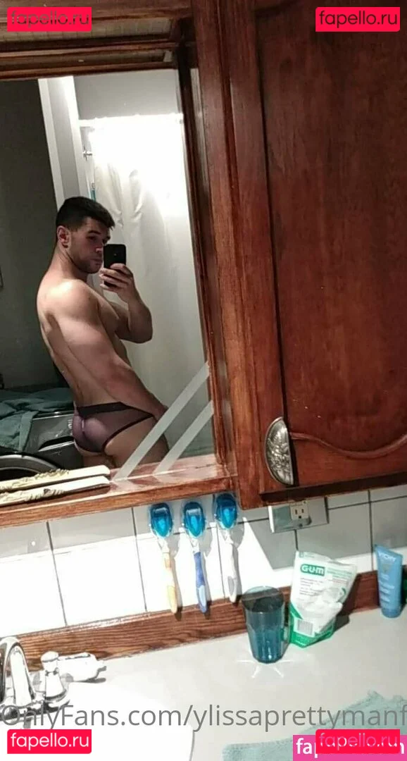 ylissaprettymanfree Onlyfans Photo Gallery 