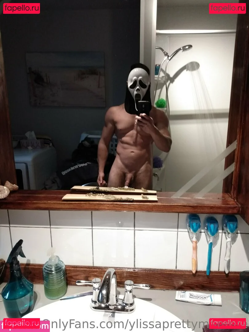 ylissaprettymanfree Onlyfans Photo Gallery 