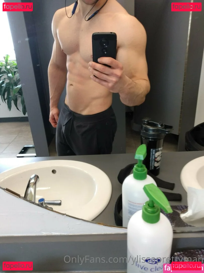 ylissaprettymanfree Onlyfans Photo Gallery 