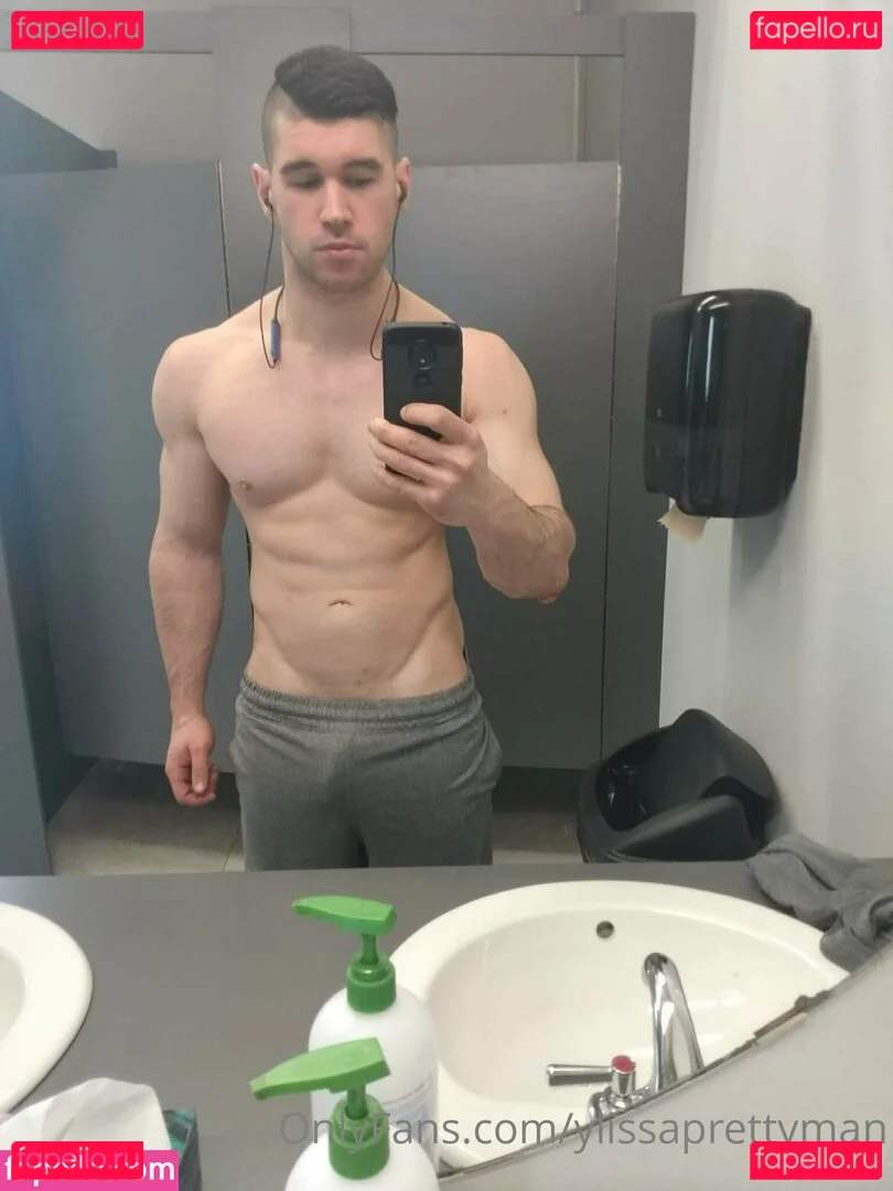 ylissaprettymanfree Onlyfans Photo Gallery 