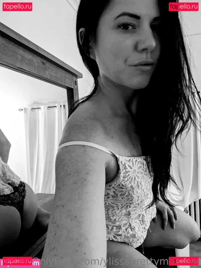ylissaprettymanfree Onlyfans Photo Gallery 