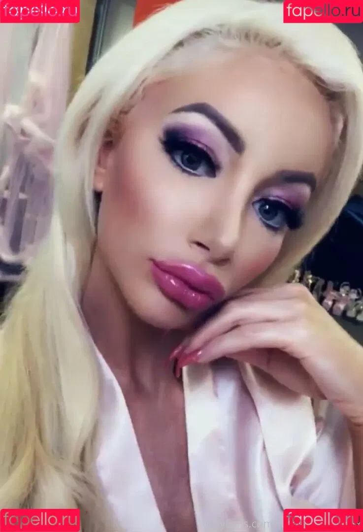 nicolettesheasquad Onlyfans Photo Gallery 