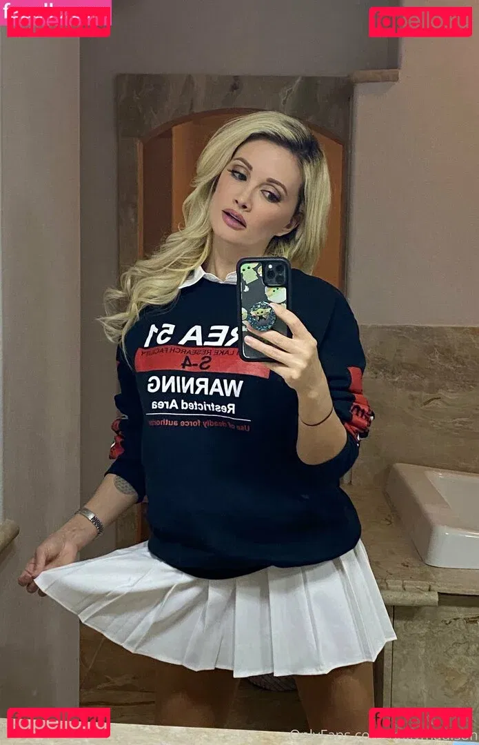 Holly Madison Onlyfans Photo Gallery 