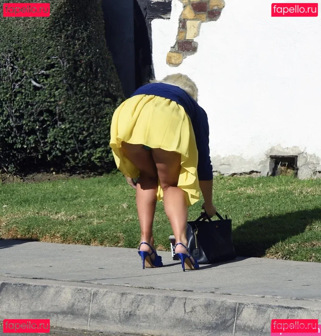 Holly Madison Onlyfans Photo Gallery 