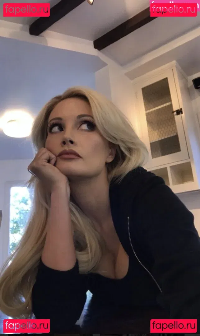 Holly Madison Onlyfans Photo Gallery 