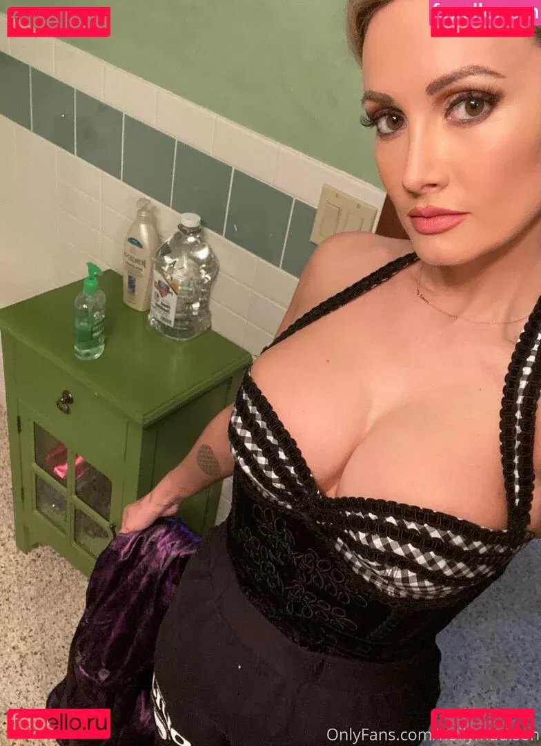 Holly Madison Onlyfans Photo Gallery 