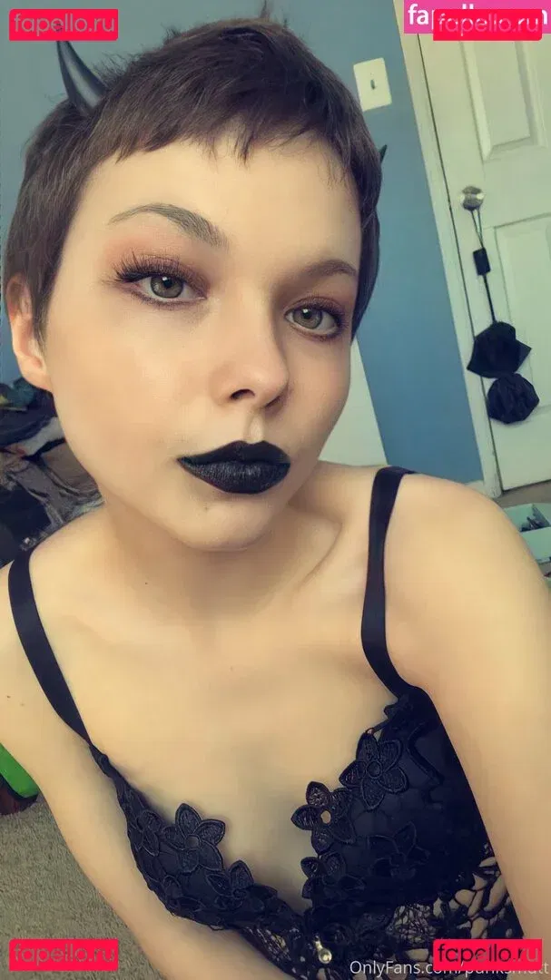 punksmutt Onlyfans Photo Gallery 