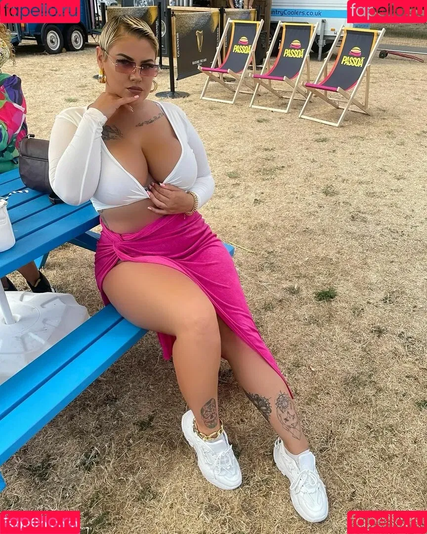 Peaches Onlyfans Photo Gallery 