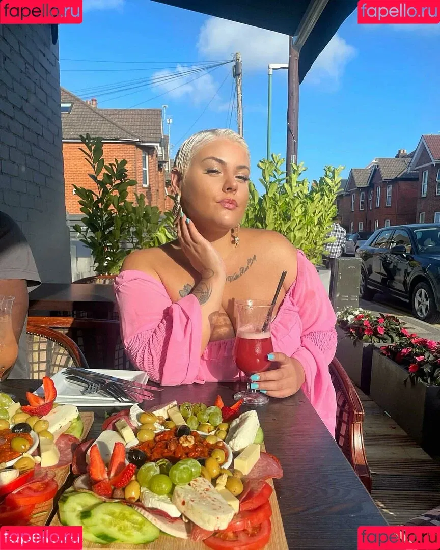 Peaches Onlyfans Photo Gallery 
