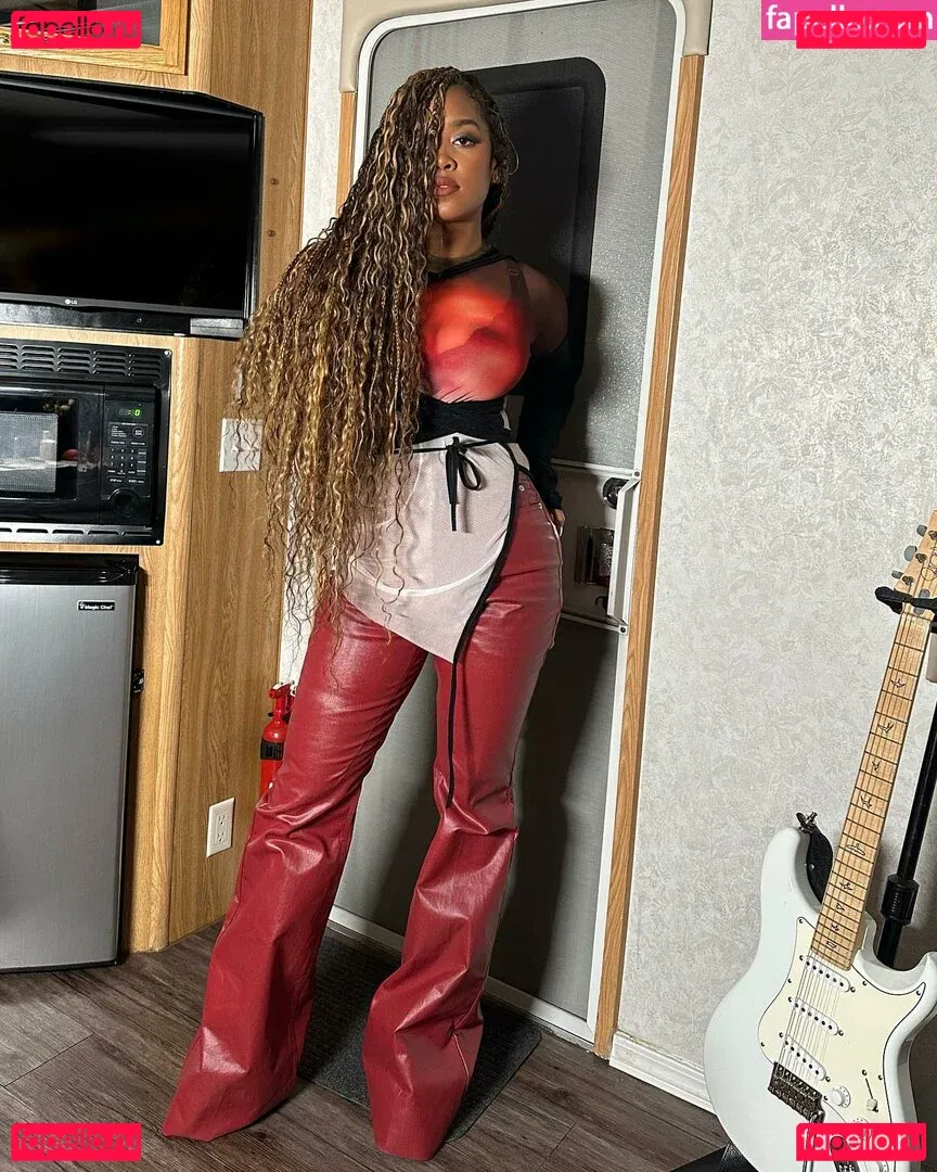 hermusicofficial Onlyfans Photo Gallery 