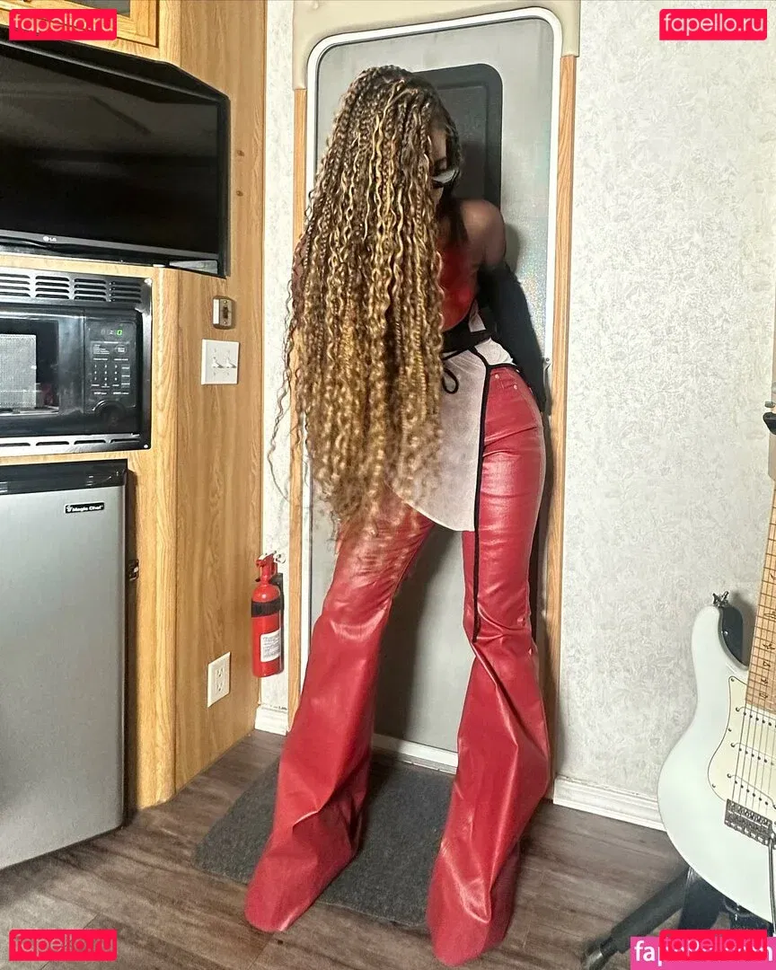 hermusicofficial Onlyfans Photo Gallery 