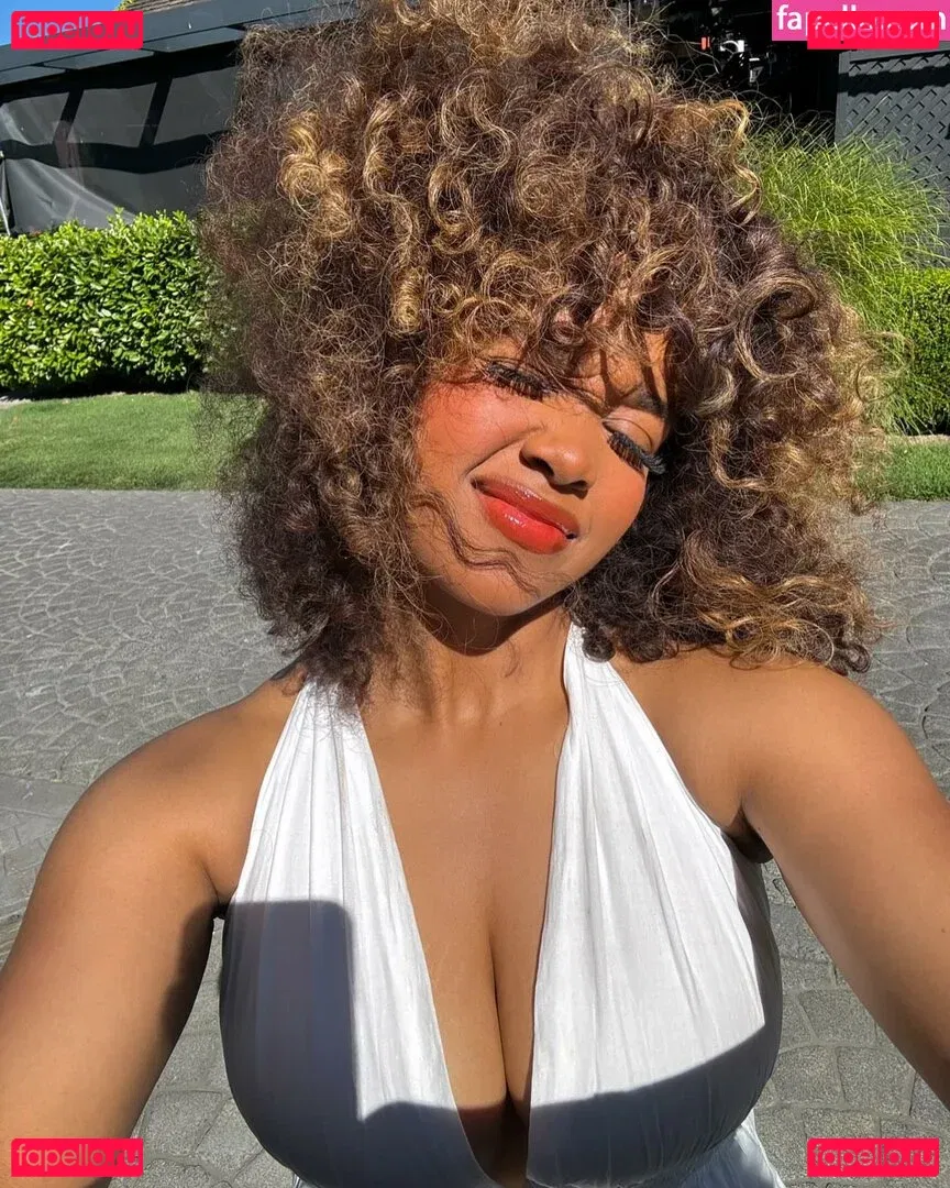 hermusicofficial Onlyfans Photo Gallery 