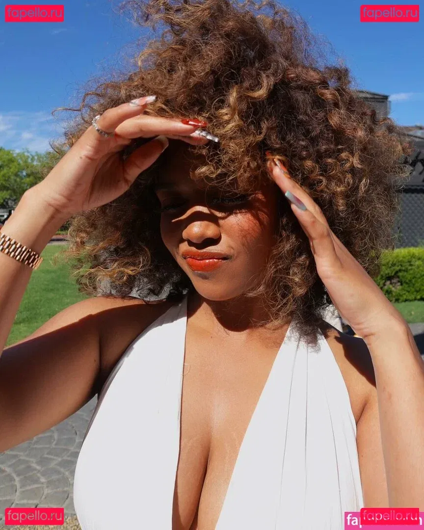 hermusicofficial Onlyfans Photo Gallery 