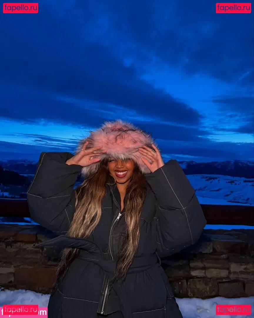 hermusicofficial Onlyfans Photo Gallery 