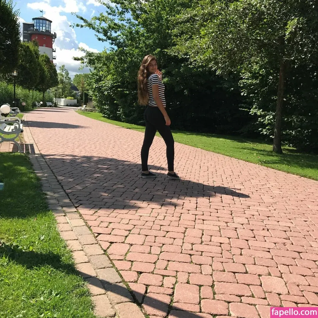 Gaya Pesahov Onlyfans Photo Gallery 