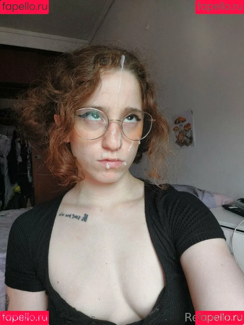 red.witchh Onlyfans Photo Gallery 