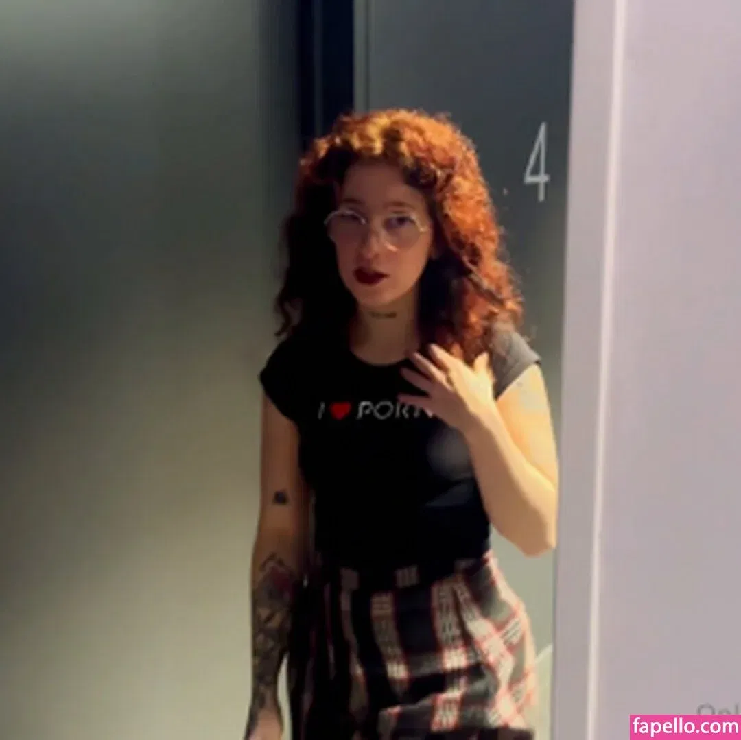 red.witchh Onlyfans Photo Gallery 