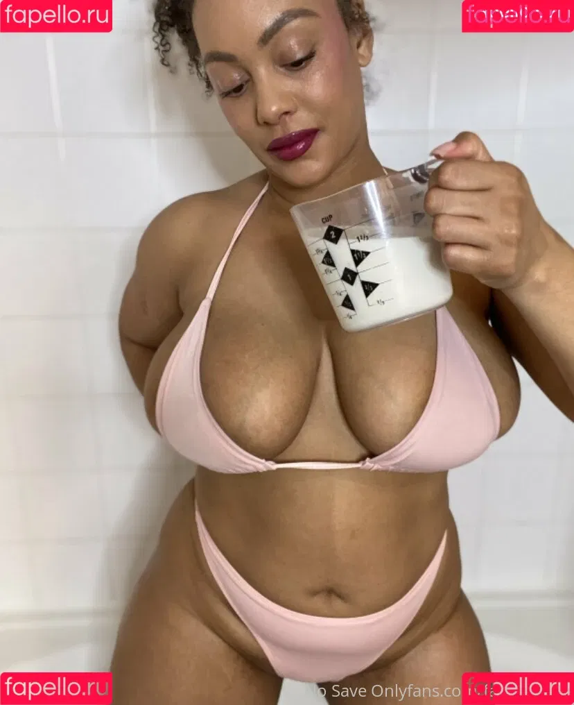 famousaria Onlyfans Photo Gallery 