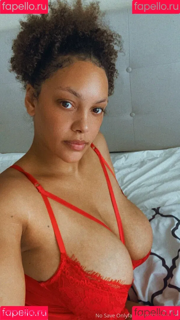famousaria Onlyfans Photo Gallery 