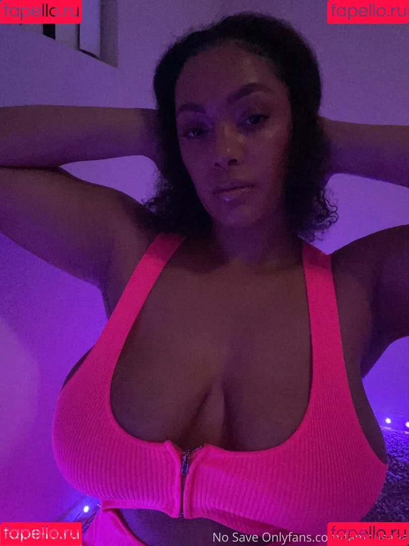 famousaria Onlyfans Photo Gallery 