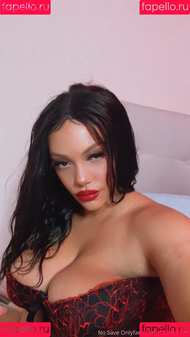 famousaria Onlyfans Photo Gallery 