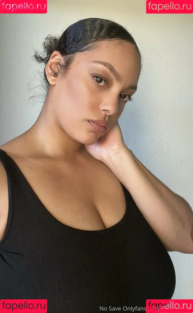 famousaria Onlyfans Photo Gallery 