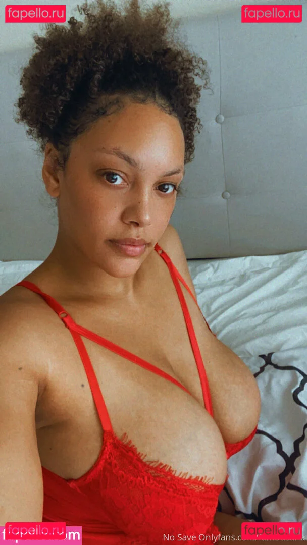 famousaria Onlyfans Photo Gallery 