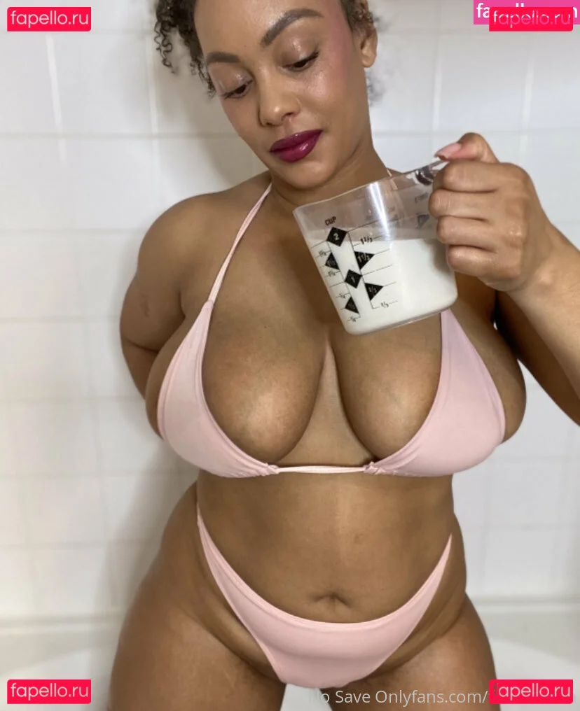 famousaria Onlyfans Photo Gallery 