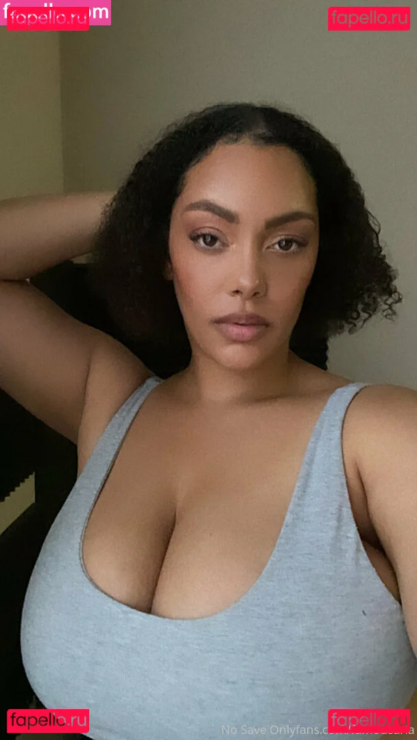 famousaria Onlyfans Photo Gallery 