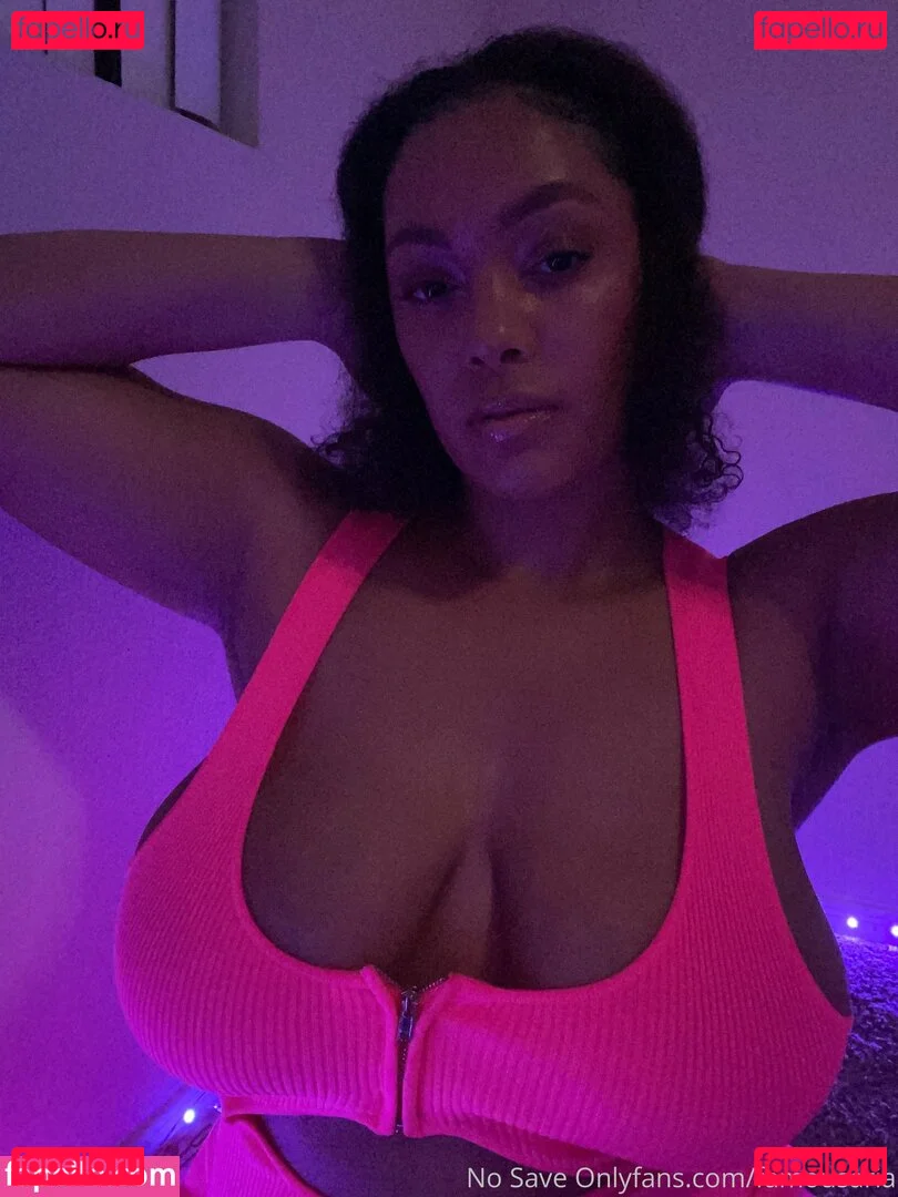 famousaria Onlyfans Photo Gallery 