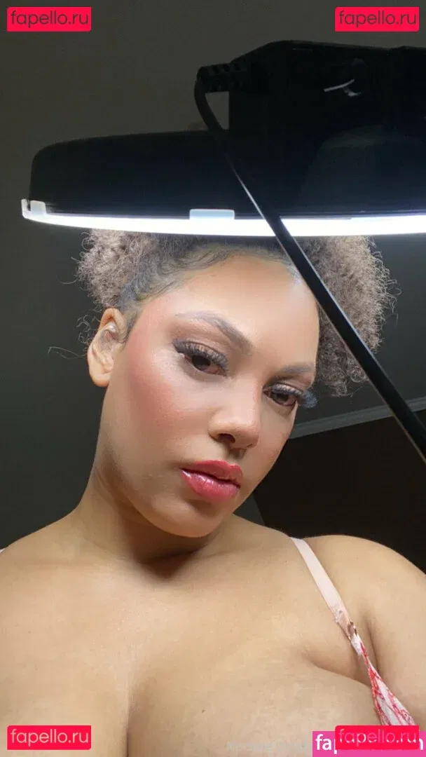 famousaria Onlyfans Photo Gallery 