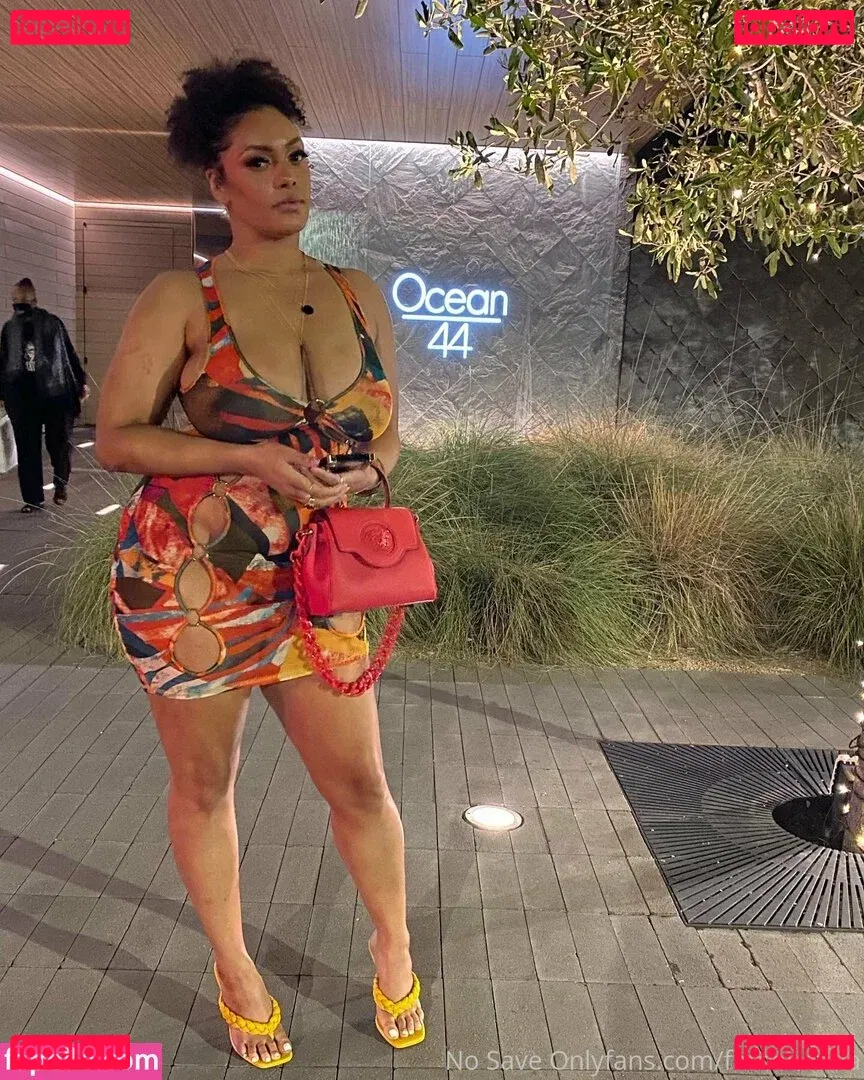 famousaria Onlyfans Photo Gallery 