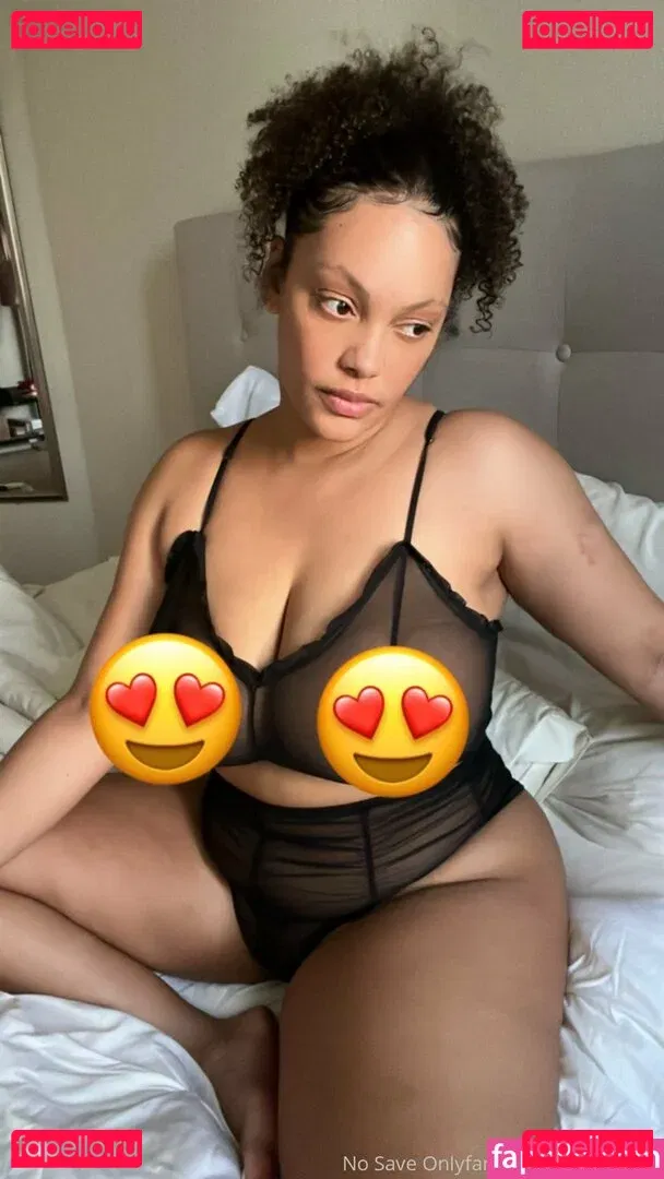famousaria Onlyfans Photo Gallery 