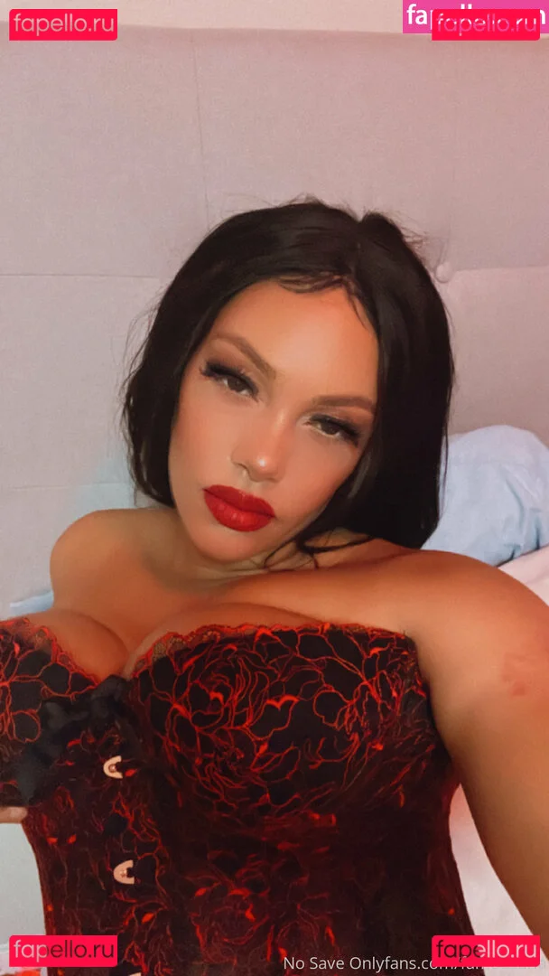 famousaria Onlyfans Photo Gallery 