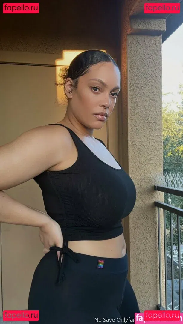 famousaria Onlyfans Photo Gallery 