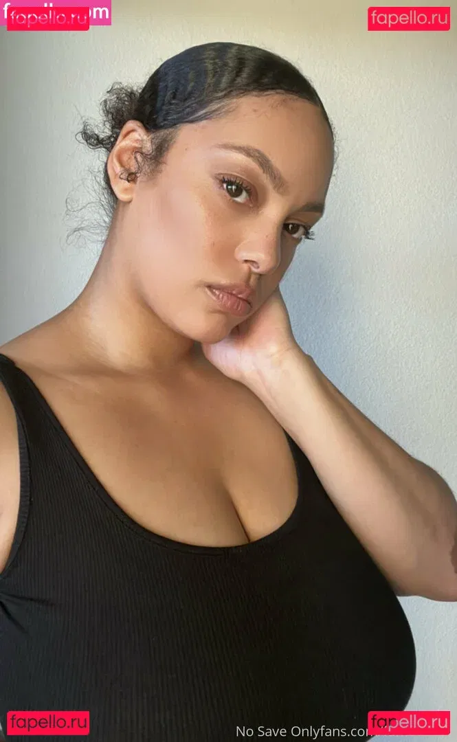 famousaria Onlyfans Photo Gallery 