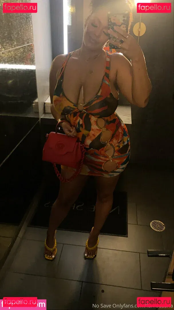 famousaria Onlyfans Photo Gallery 