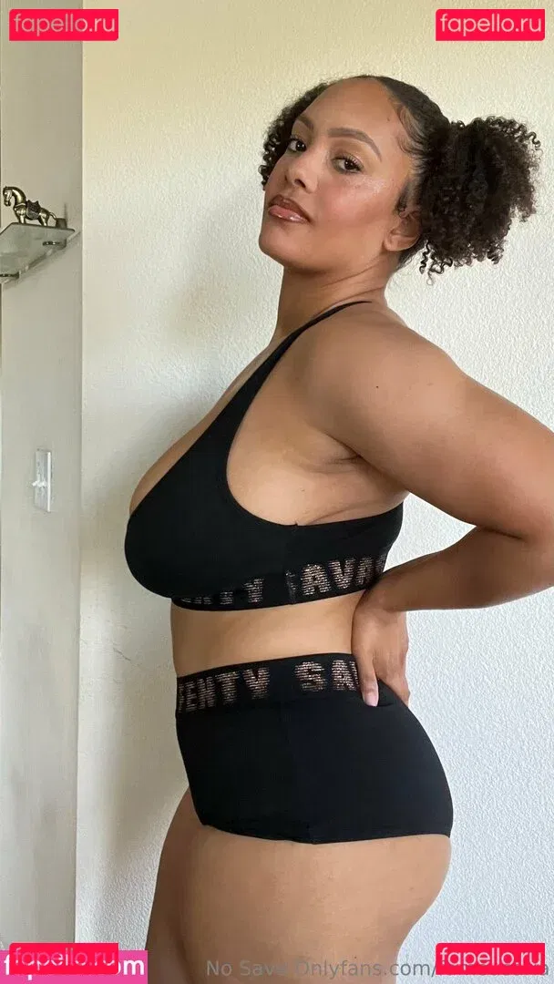 famousaria Onlyfans Photo Gallery 