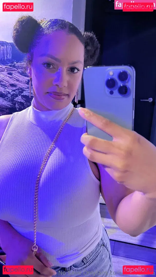 famousaria Onlyfans Photo Gallery 