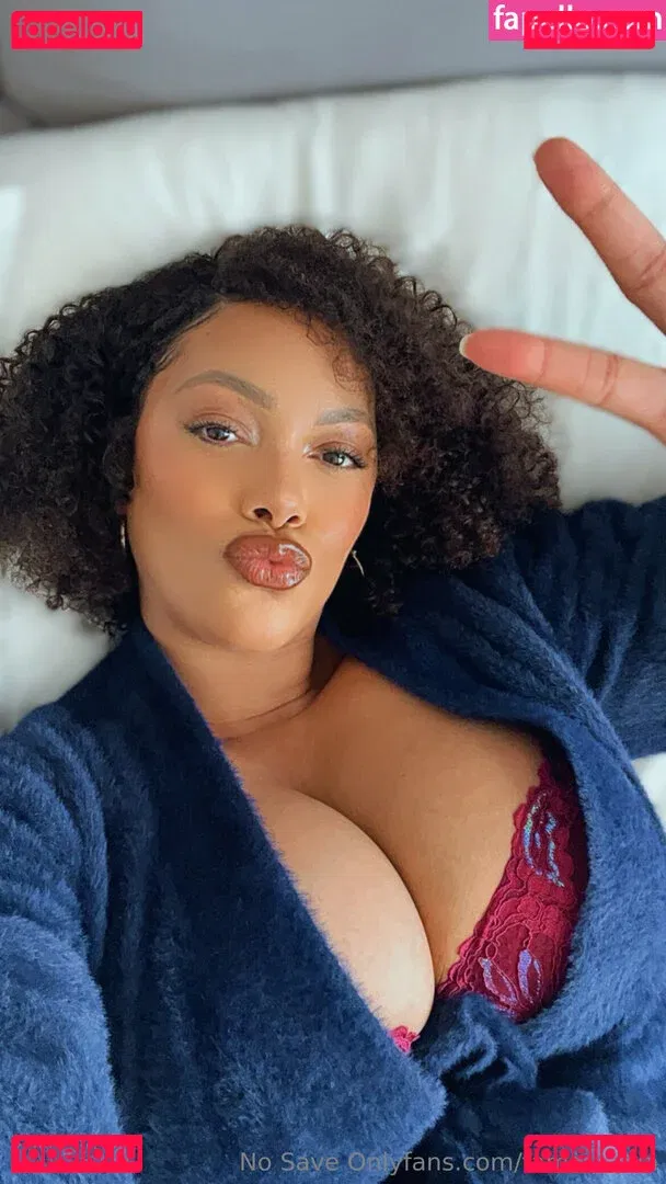 famousaria Onlyfans Photo Gallery 