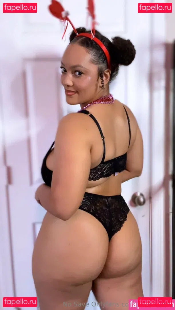 famousaria Onlyfans Photo Gallery 