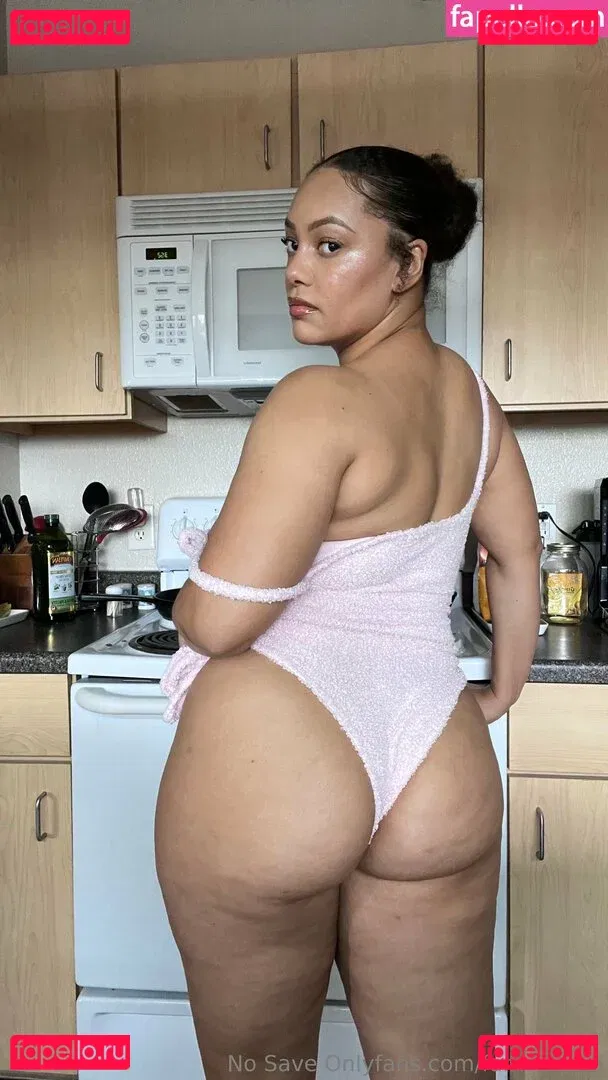 famousaria Onlyfans Photo Gallery 