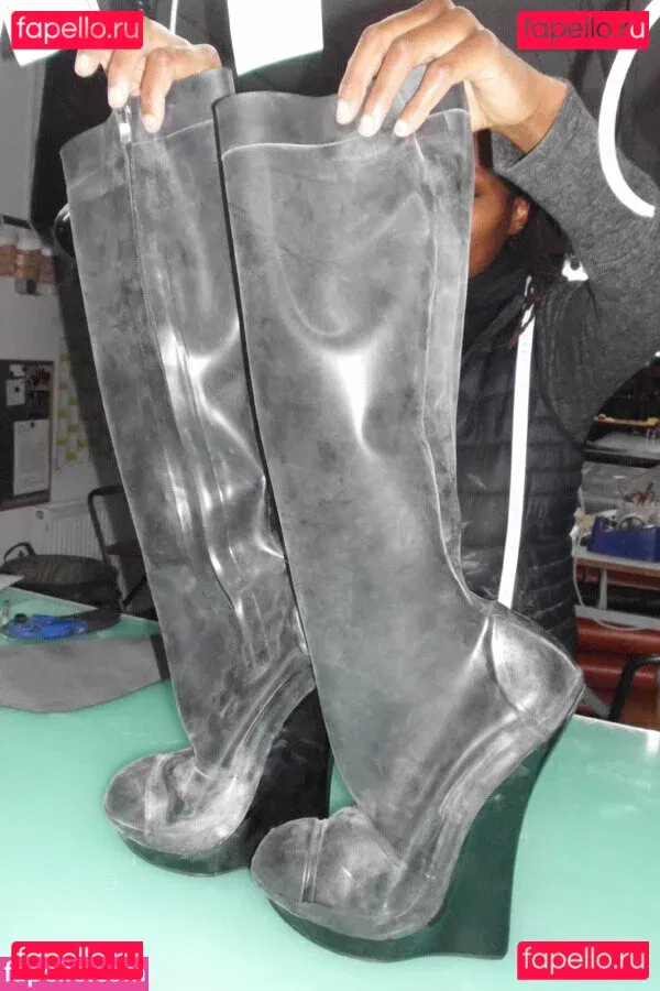 rubberdollemma Onlyfans Photo Gallery 