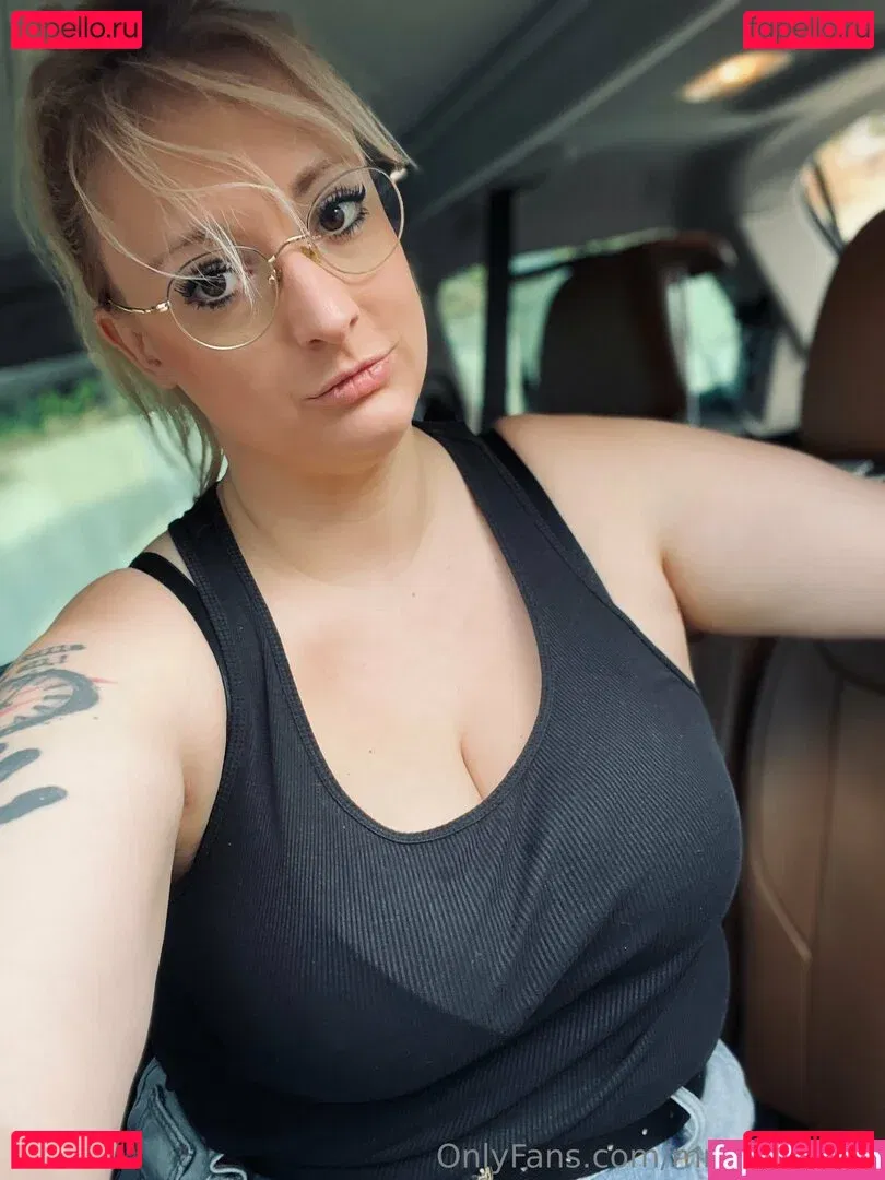 mrstittykatty Onlyfans Photo Gallery 