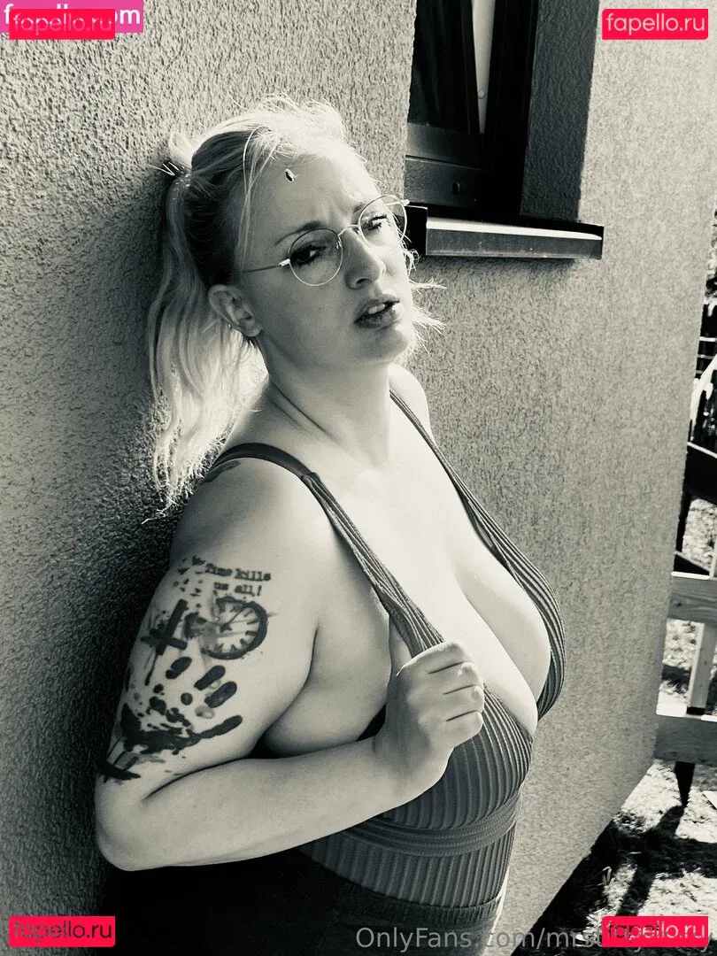 mrstittykatty Onlyfans Photo Gallery 